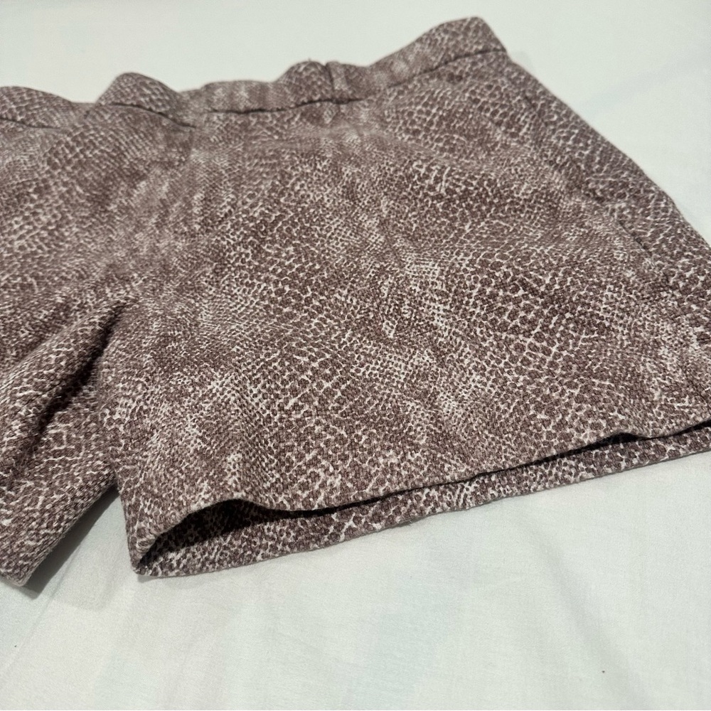 Women’s Banana Republic Snake Design Shorts
